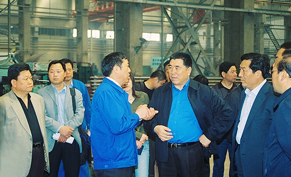 原河南省省長李成玉、副省長史濟(jì)春在公司車間視察工作
